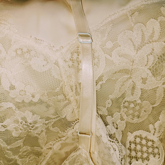 Vintage Vanity Fair Off-White Lace Full Slip. Made In USA. - Picture 5 of 16